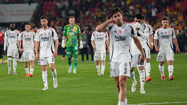 Beşiktaşta Göztepe maçı sonrası sert sözler: Birileri bunu Solskjaer ve Beşiktaş’ı yönetenlere hatırlatmalı , Generalsiz savaşılır, askersiz savaşılmaz