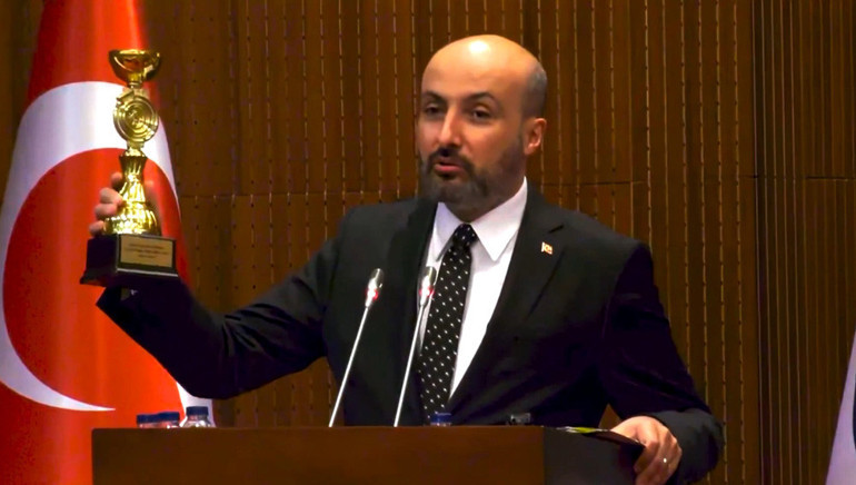 Yeni stadyum yükselirken