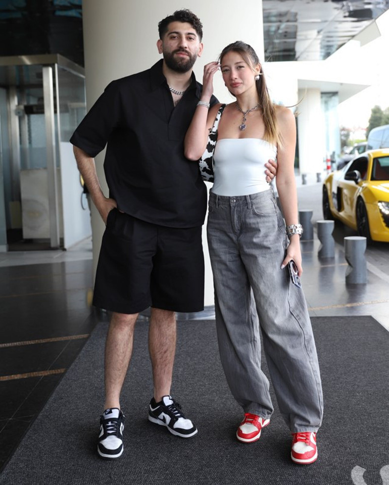 Aleyna Kalaycıoğlu sevgilisiyle el ele alışverişte