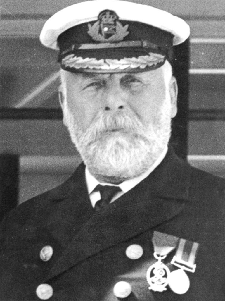 Film değil gerçek O gece neler yaşandı Skandal peşini öldükten sonra bile bırakmadı... Titanicin kaptanının tüyler ürperten hikâyesi