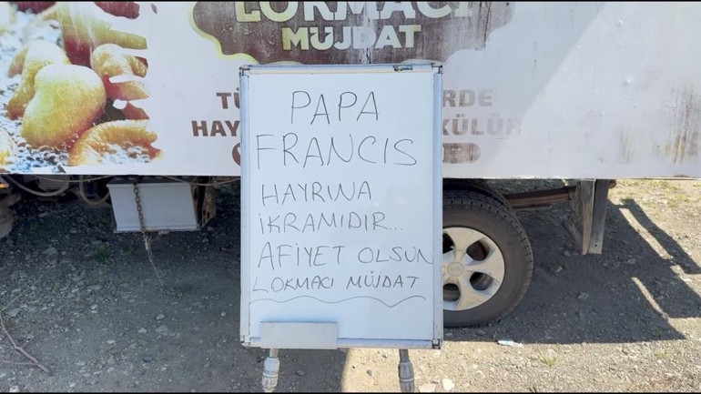 Bu ilçede aylardır Papa için hazırlık yapılıyordu... Ölümünden önce sadece oraya gelmek istemiş | Esnaf lokma döktürdü
