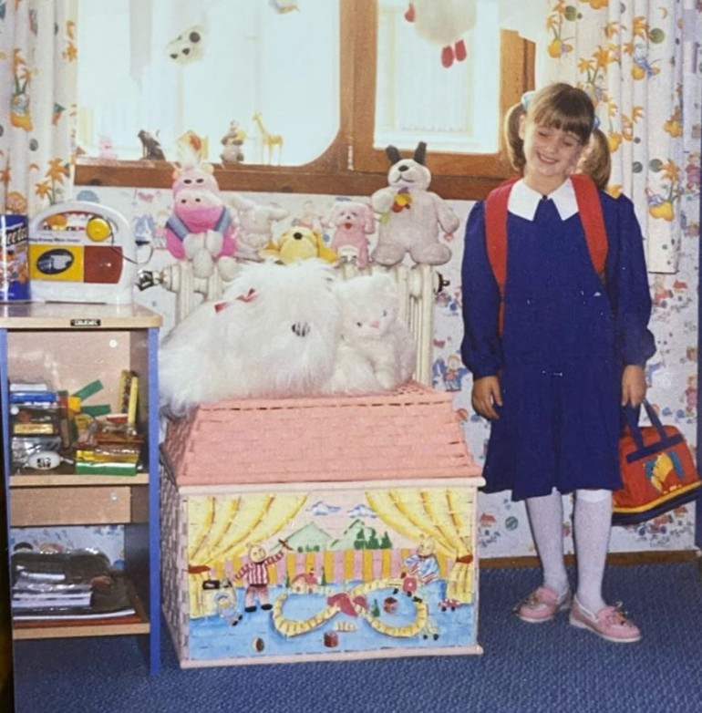 20 yıl önce okula giden bu küçük kız şimdi anne olmak için gün sayıyor