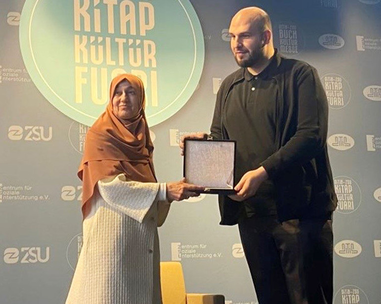 Köln’de Saliha Erdim izdihamı