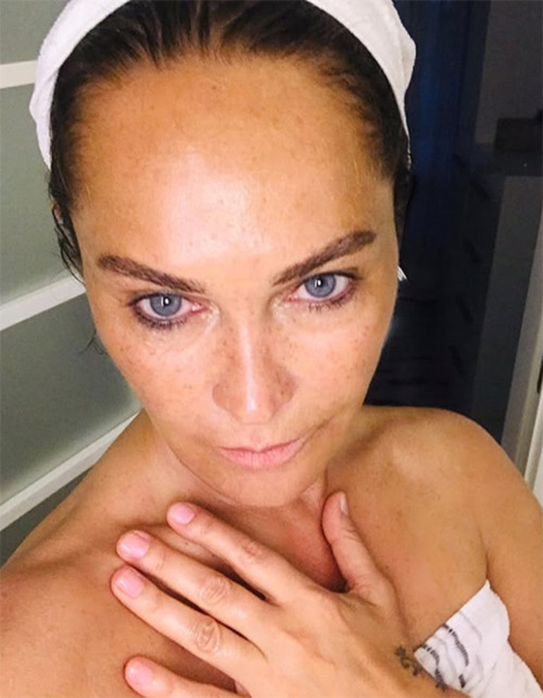 O zamanlar gelecekteki hayatından haberi yoktu... Tam 42 yıldır Türkiye bir çift mavi gözü izliyor... Herkes geldi geçti, bir tek o kaldı