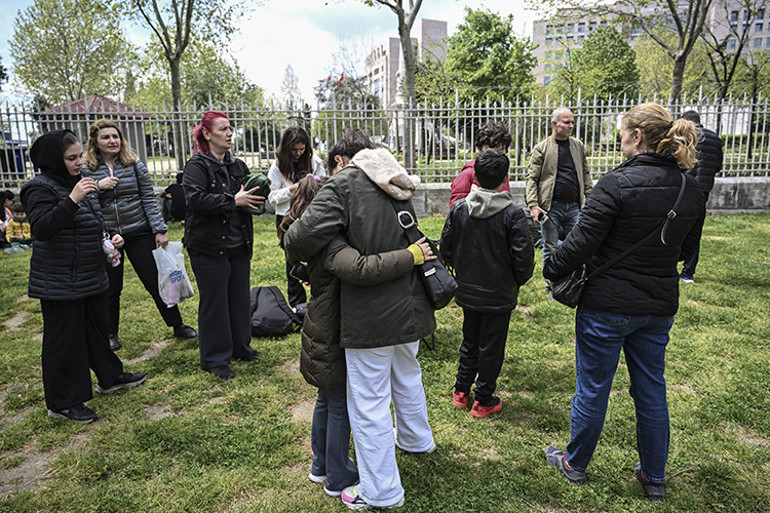 Deprem sonrasında neden iletişimde sorunlar yaşanıyor Telefonlarda hangi uygulamalar olmalı | 7 SORU 7 YANIT