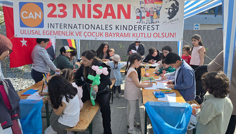 Almanya’da 23 Nisan coşkusu