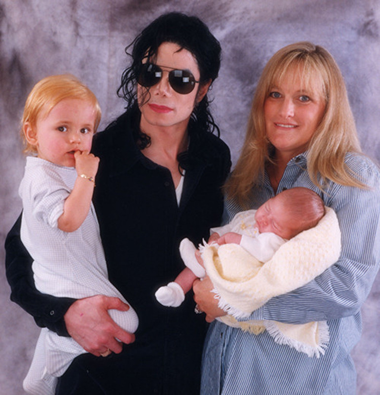 Hayran olduğu ünlü şarkıcı için dünya güzeli iki çocuk doğurmuştu... Yıllar sonra ilk kez sokaklarda