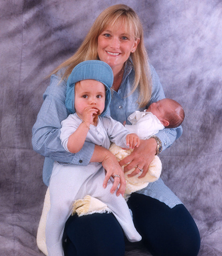 Hayran olduğu ünlü şarkıcı için dünya güzeli iki çocuk doğurmuştu... Yıllar sonra ilk kez sokaklarda