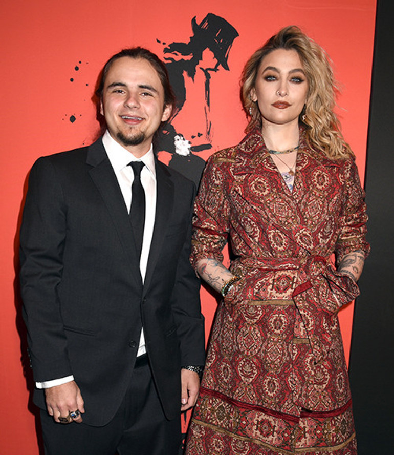 Hayran olduğu ünlü şarkıcı için dünya güzeli iki çocuk doğurmuştu... Yıllar sonra ilk kez sokaklarda