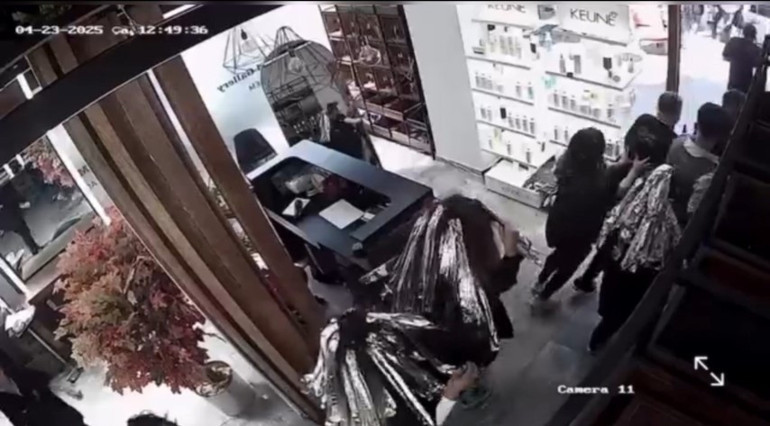 İstanbulda 6.2lik deprem kamerada Hemşireler bebeklerin yanından bir an olsun ayrılmadı