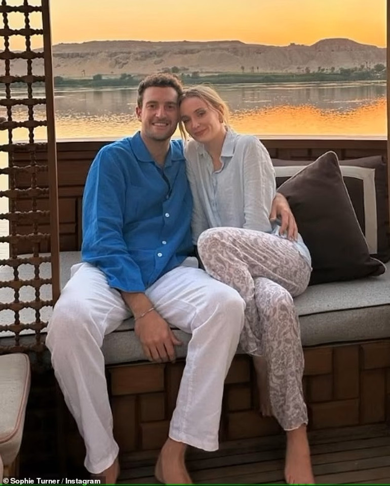 Mutsuz evliliği bitince onun kollarına koşmuştu… Bir aşkın sonu daha hüsran oldu… Sevgilisini takip etmeyi bile bırakmış…