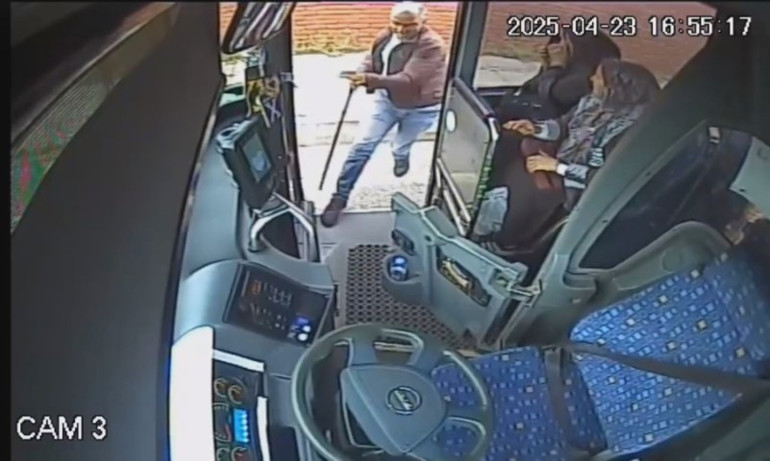 Eline aldığı sopayla indi, beklemediği hamleyle arkasına bakmadan tüydü | Erkekliğin yüzde 90ı kaçmaktır