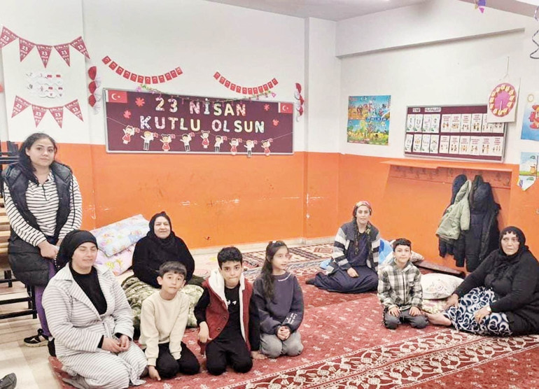 Megakent tedirgin... İstanbul sokakta sabahladı