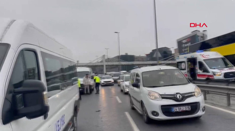 İstanbulda zincirleme trafik kazası: Yaralılar var