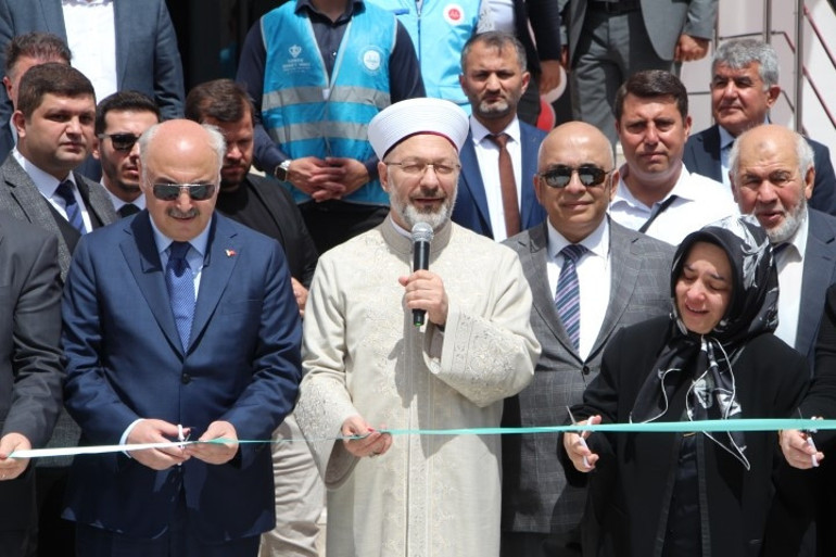 Diyanet İşleri Başkanı Ali Erbaş, yapay zekaya sorduğu soruyu anlattı: Hayretler içinde cevap verdi, 1400 yıl önceden bilinmiş olması imkansız dedi