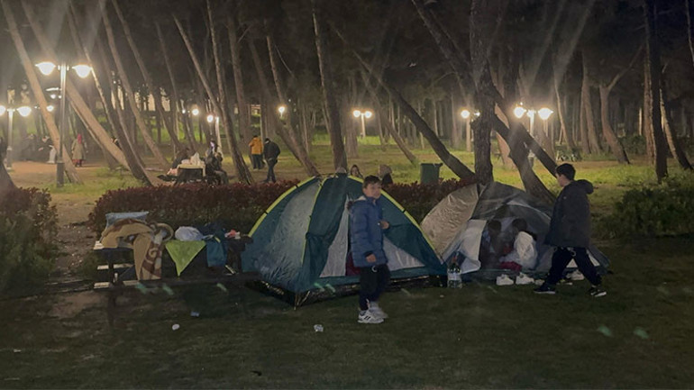 Son dakika İstanbulda art arda artçı depremler AFADdan ilk açıklama geldi