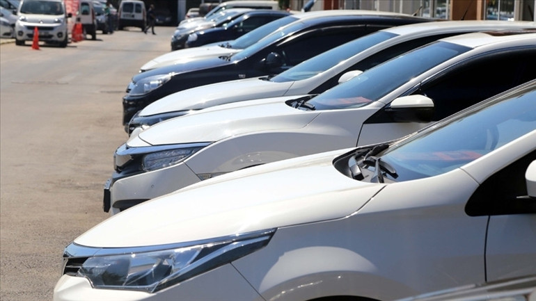 İkinci el otomobilde ‘balon fiyatlar’ söndü mü Hangi araçlar daha fazla talep görüyor Uzmanlar tek tek açıkladı