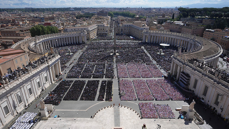 Son dakika... Papa Francisin cenazesinde tarihi an Zelenski ve Trump tören öncesi görüştü