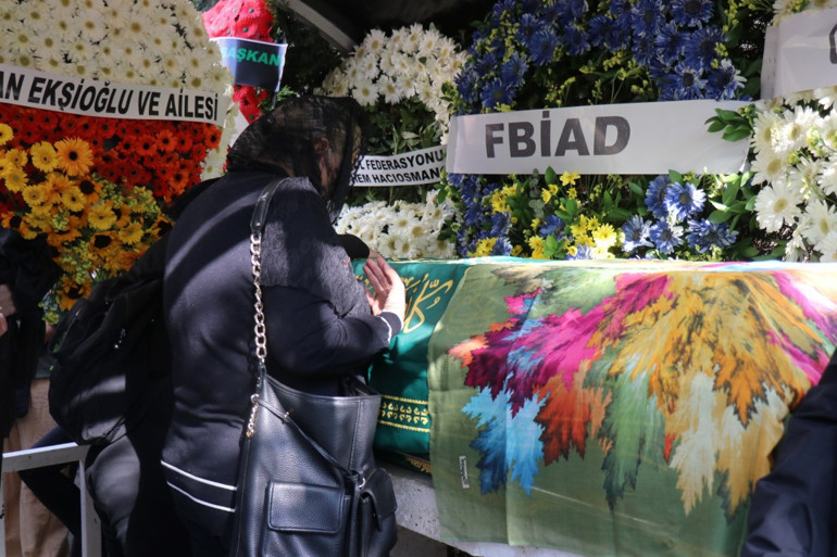 Bülent Uygunun en acı günü... Kızı Almina Tude, son yolculuğuna uğurlandı