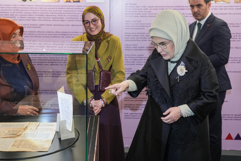 Emine Erdoğan Saklı Kalanlar sergisinin açılışını yaptı