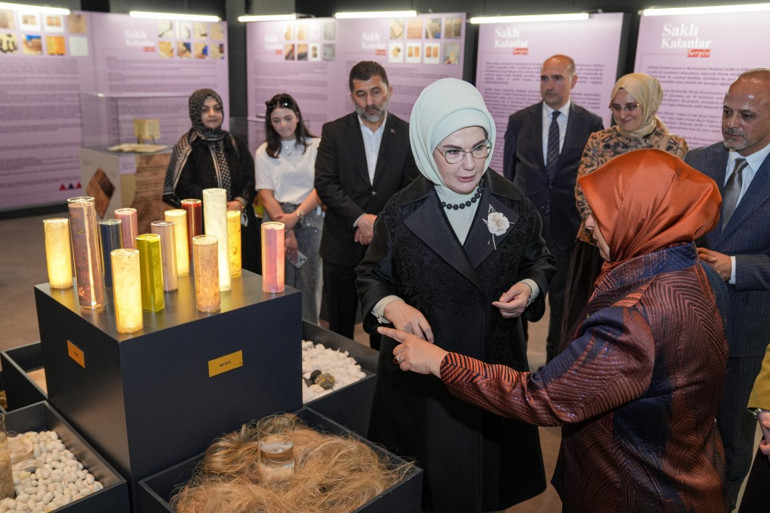 Emine Erdoğan Saklı Kalanlar sergisinin açılışını yaptı