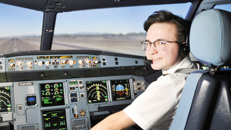 Annesi babası abisi de pilot: THY’nin en genç pilotu