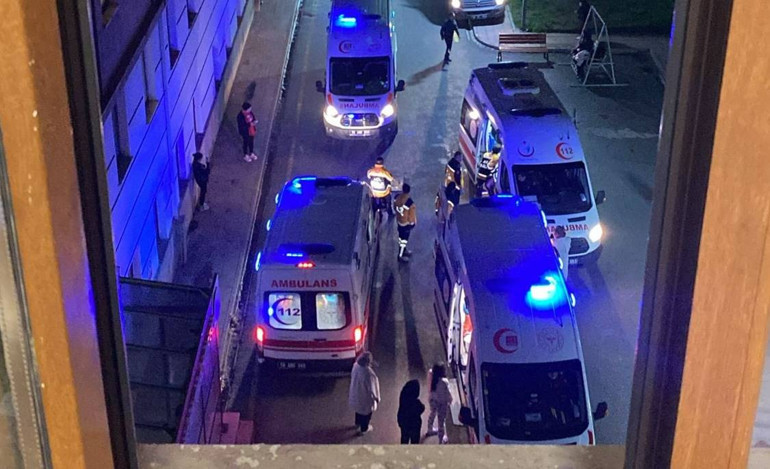 Yurtta gıda zehirlenmesi: 53 öğrenci hastaneye kaldırıldı