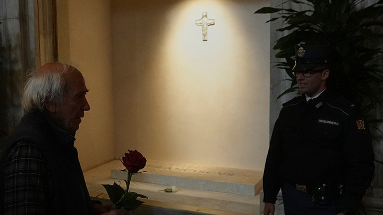 Papa Francisin mezarı ilk kez görüntülendi