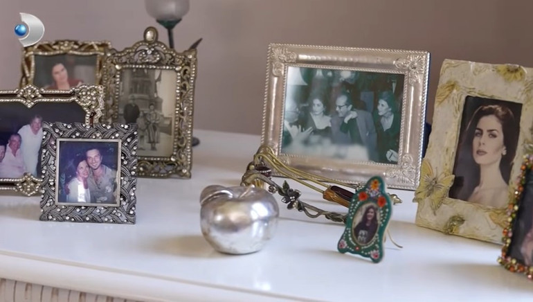 Bir zamanların çocuk oyuncusu şimdi kızlarıyla bu evde yaşıyor