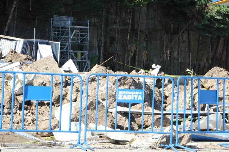 Akaryakıt istasyonunda heyelan Samsunda baba ve kızlarının yaşamını yitirdiği olayda iki kişi gözaltına alındı