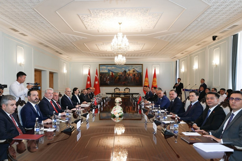 TBMM Başkanı Numan Kurtulmuş, Kırgızistan Jogorku Keneş Başkanı Turgunbek Uulu ile bir araya geldi