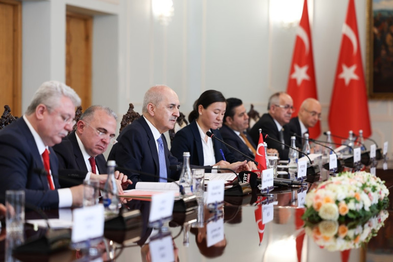 TBMM Başkanı Numan Kurtulmuş, Kırgızistan Jogorku Keneş Başkanı Turgunbek Uulu ile bir araya geldi