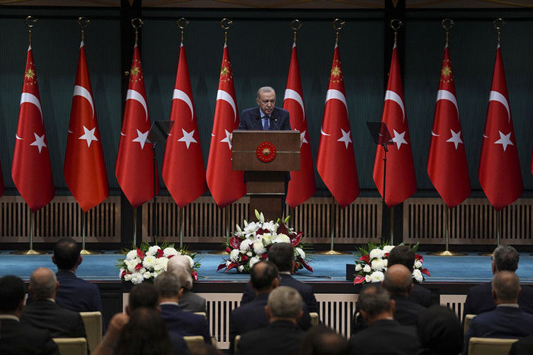 Son dakika... Cumhurbaşkanı Erdoğandan Özgür Özele deprem tepkisi: İstanbula dayanışma için değil, yeni skandallar için geldi