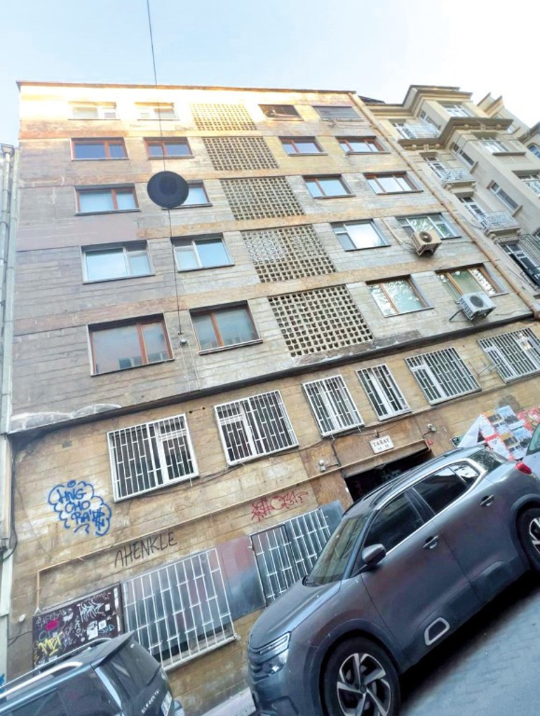 50 yıllık Taray Apartmanı da riskli yapı ilan edildi... Mahalle sakinleri endişe içinde