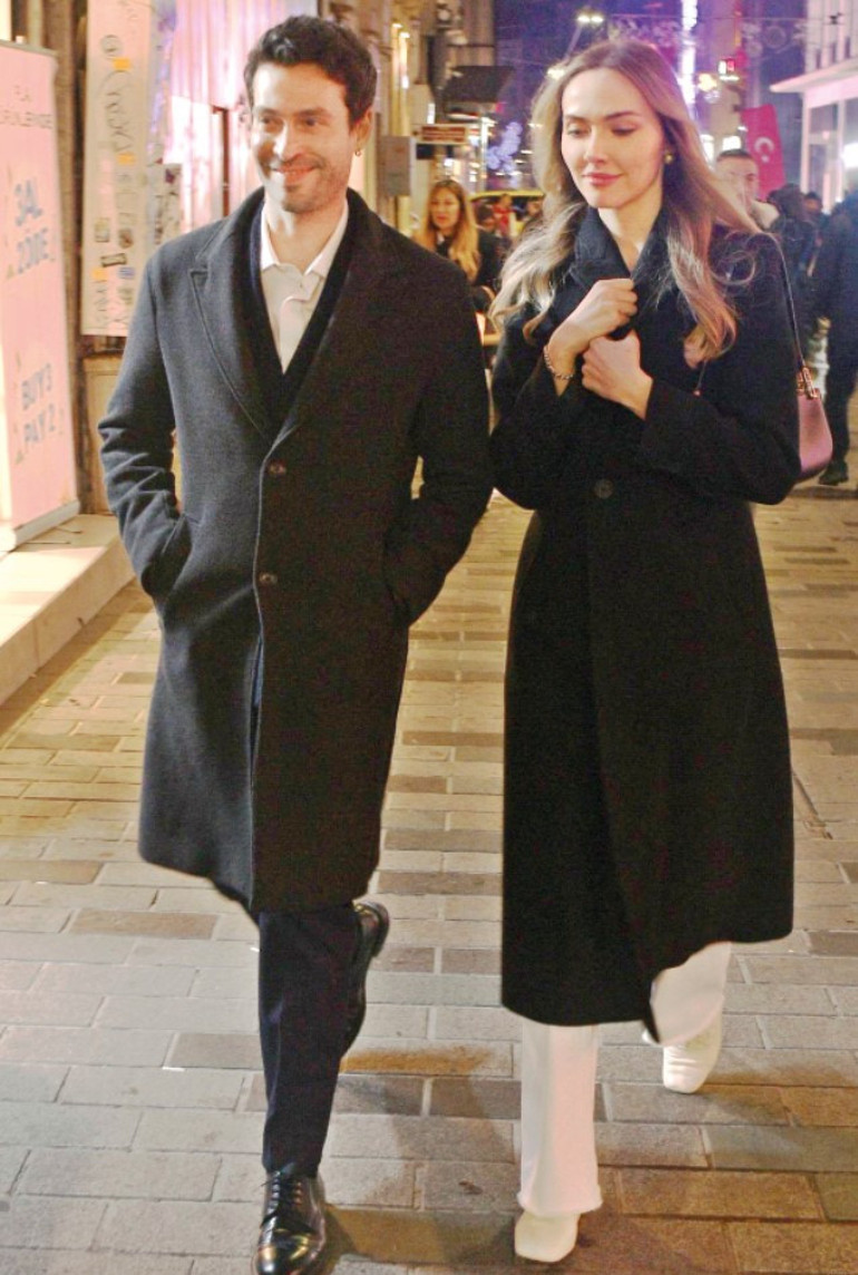 Ekin Koç sevgilisi ile İstiklal turunda