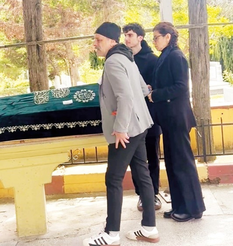 Türkan Deryadan babasına veda