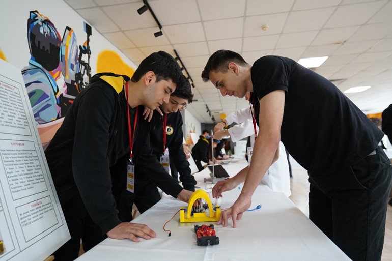 TÜBİTAK sergisi Demirören Medya ve Teknoloji MTAL’de