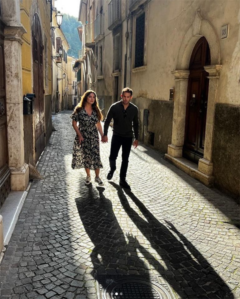 Artık evli bir kadınım diyerek oyunculuğu bırakmıştı... Şimdi kocasıyla birlikte bir orada bir burada paşa gönlünün keyfine bakıyor