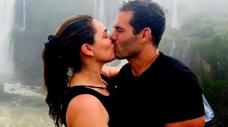 Artık evli bir kadınım diyerek oyunculuğu bırakmıştı... Şimdi kocasıyla birlikte bir orada bir burada paşa gönlünün keyfine bakıyor