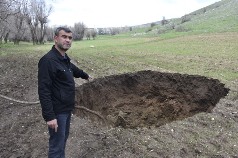Konyada vatandaşların korkulu rüyası olmuştu... Bu sefer Sivasta yaşandı: 7 metre çapında, 8 metre derinliğinde