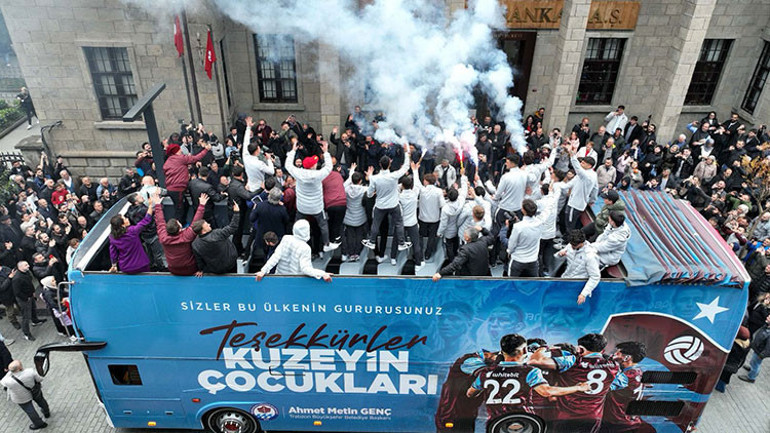 Avrupa ikincisi Trabzonspor U19 Takımına coşkulu karşılama