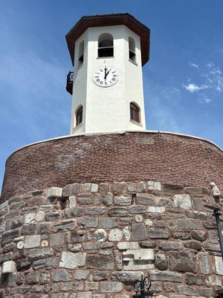 Surdaki çatlak artık yok