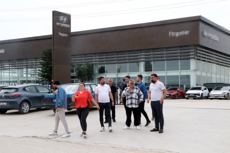 Sıfır otomobilleri ellerinden alındı Satış danışmanının kurbanı oldular... Kurduğu tezgahı ailesine ve patronuna itiraf edip canına kıydı
