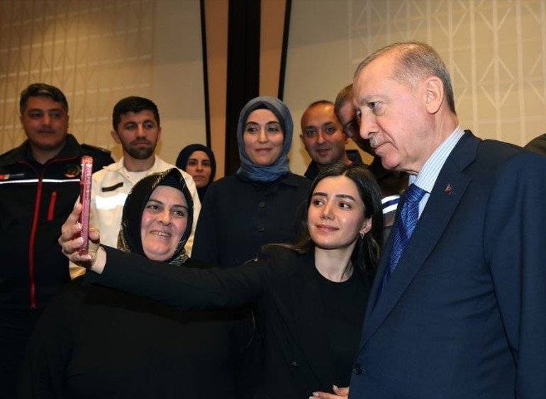 Cumhurbaşkanı Erdoğan, işçileri kabul etti: Çalışanlarımızın haklarını korumak önceliğimiz oldu