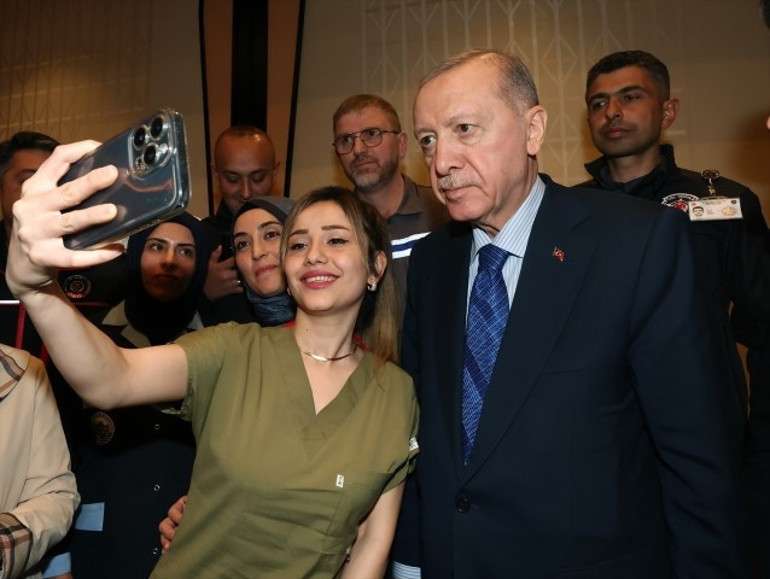 Cumhurbaşkanı Erdoğan, işçileri kabul etti: Çalışanlarımızın haklarını korumak önceliğimiz oldu