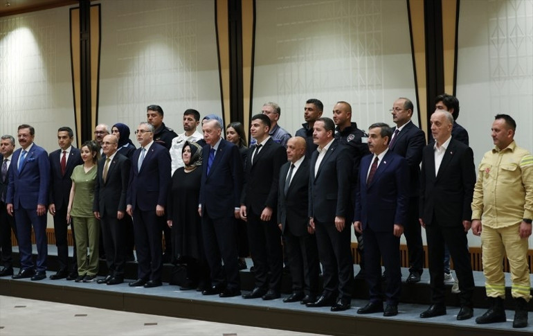 Cumhurbaşkanı Erdoğan, işçileri kabul etti: Çalışanlarımızın haklarını korumak önceliğimiz oldu