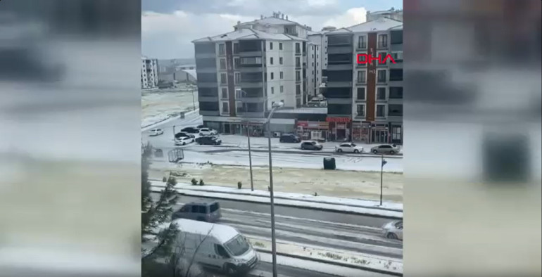 Ankarada sağanak ve dolu yağışı etkili oldu... Meteorolojiden yeni uyarı
