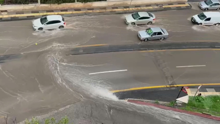 Ankarada sağanak ve dolu yağışı etkili oldu... Meteorolojiden yeni uyarı
