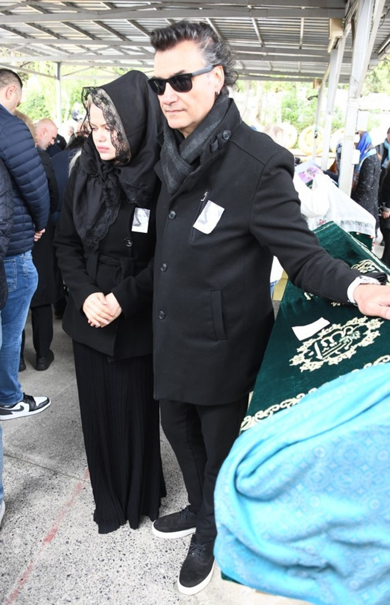 Şarkıcı Tayfun Duygulunun en acı günü: Annemi kalbimde taşıyacağım