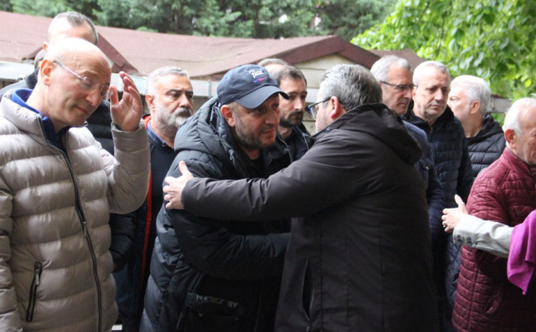 Serkan Keskinin acı günü... Annesine veda etti